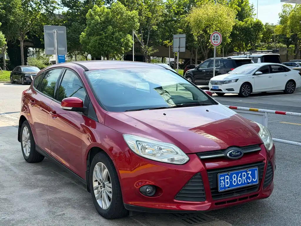 Ford Focus 2014 — фото 3