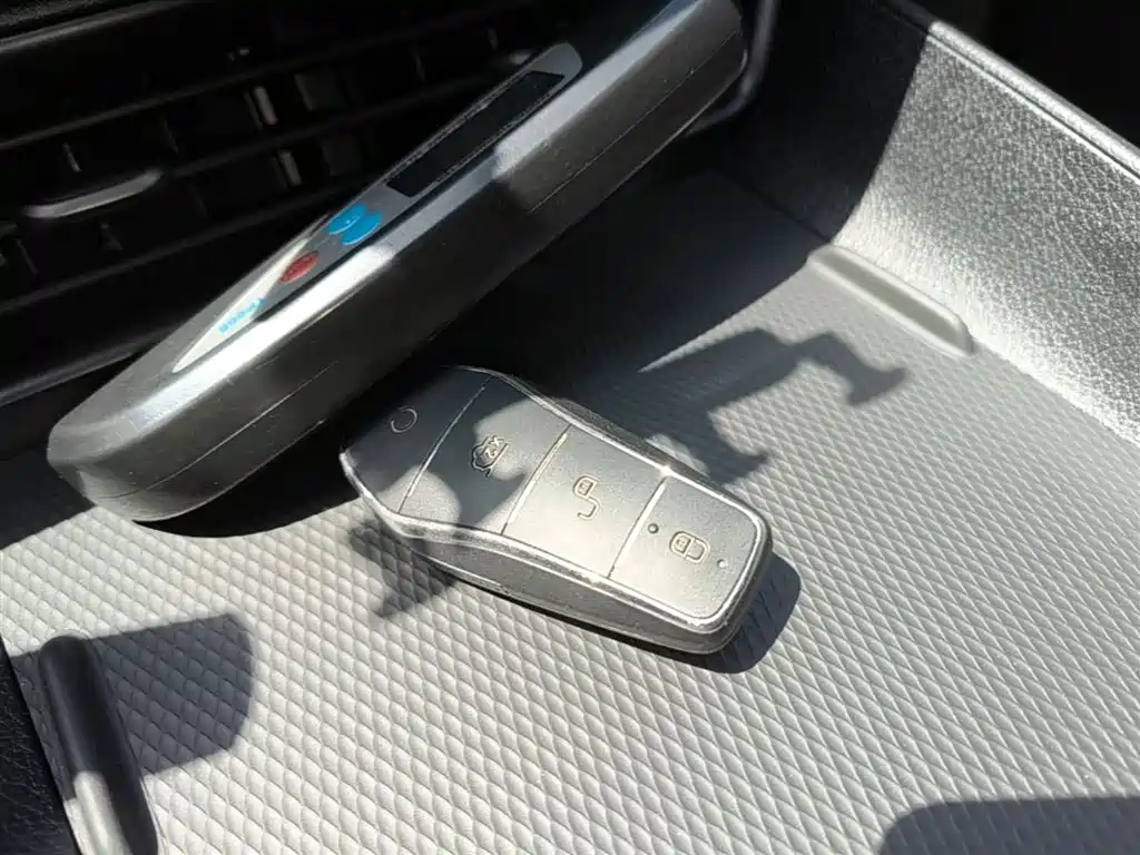 BYD Seal 05 DM-i 2025 — фото 9