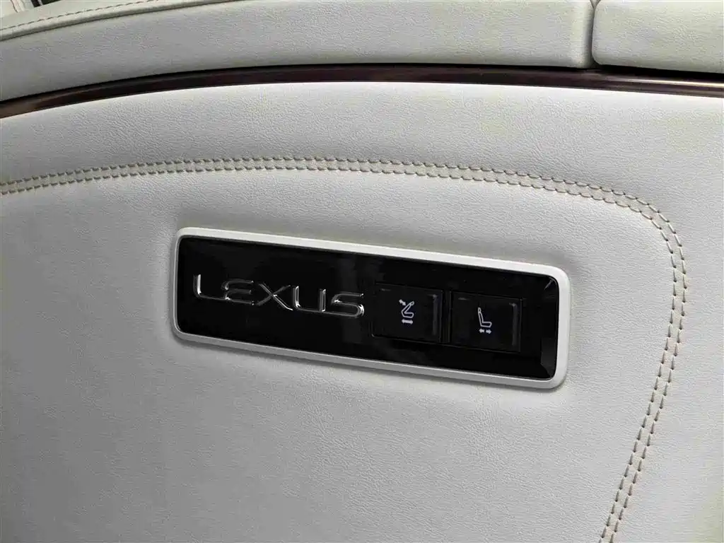 Lexus LM 2024 — фото 11