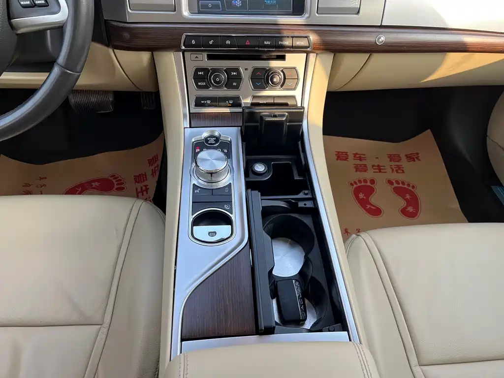 Jaguar XF 2014 — фото 16