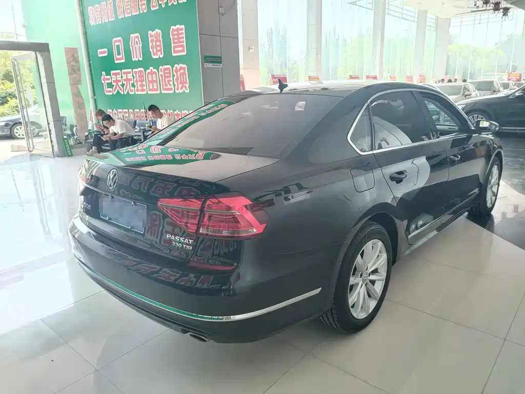 Volkswagen Passat 2018 — фото 16