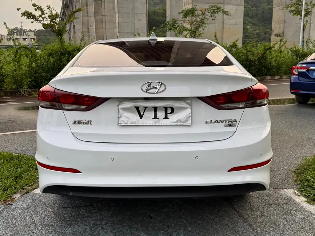 Hyundai Elantra 2017 — фото 5