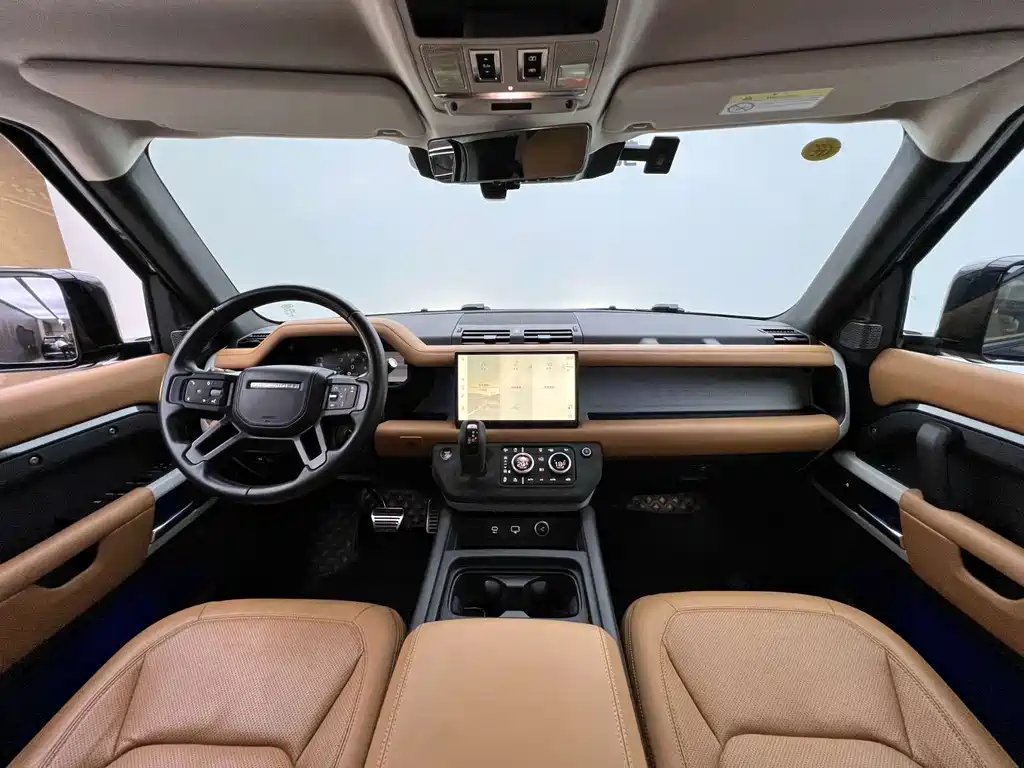 Land Rover Defender 2023 — фото 12