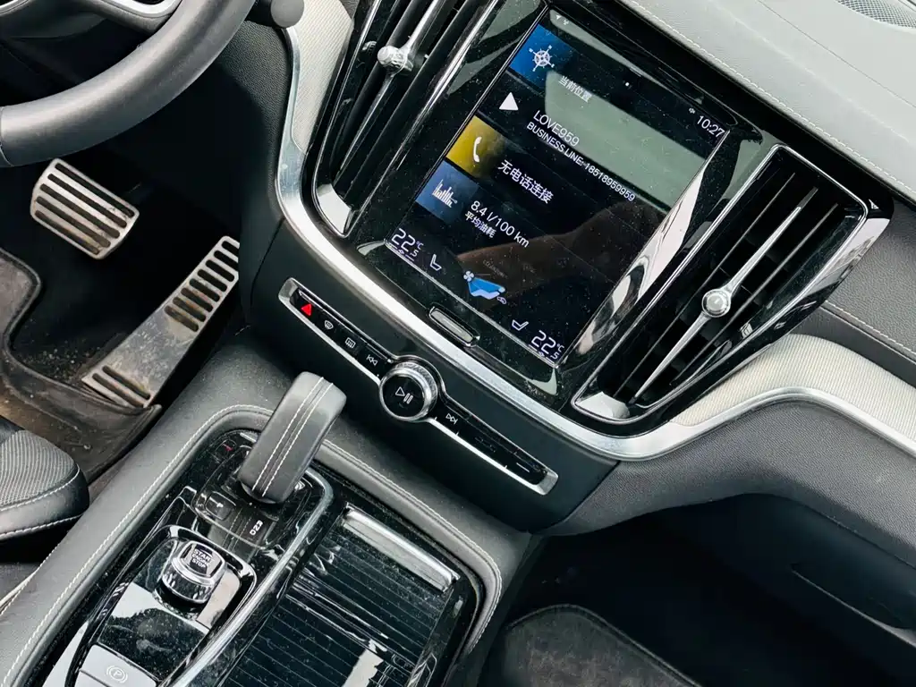 Volvo XC60 PHEV 2021 — фото 16