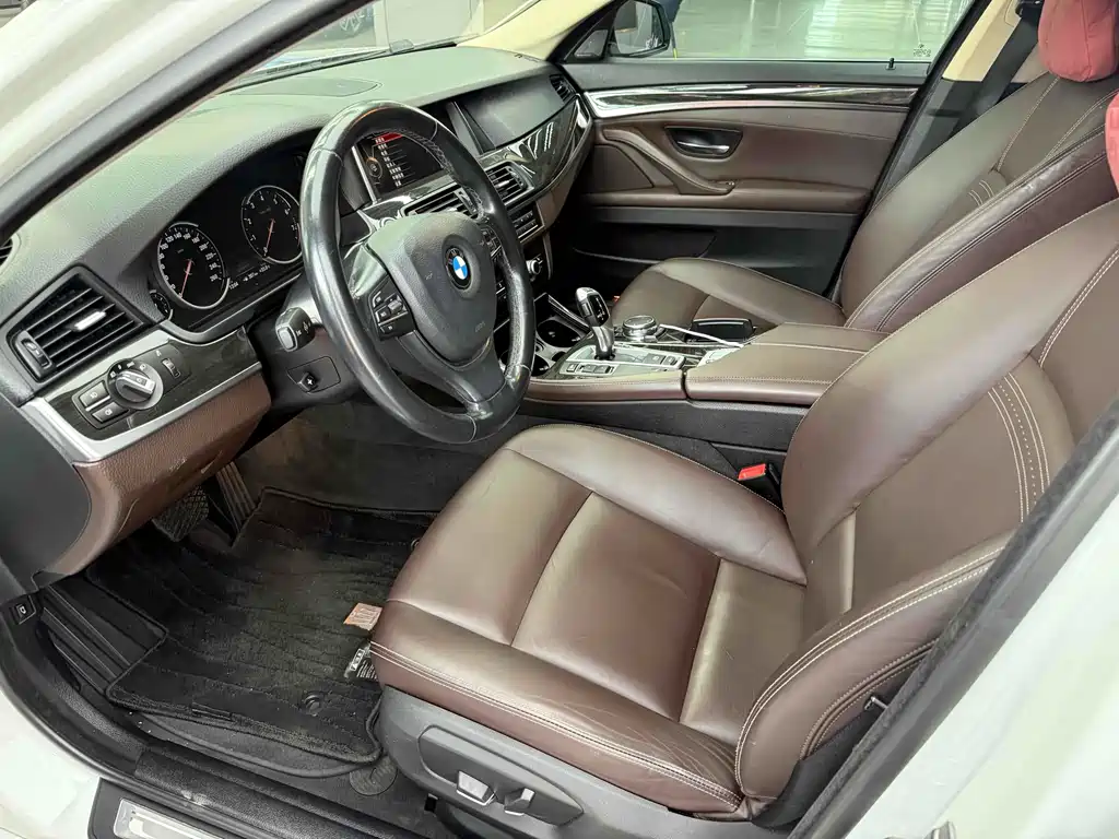 BMW 5 Series 2016 — фото 13