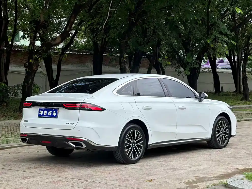 Geely Emgrand 2025