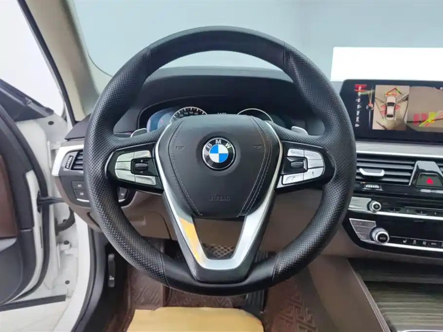BMW 5 Series 2019 — фото 15