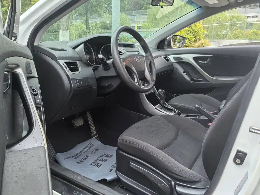 Hyundai Elantra 2013