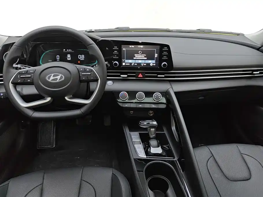 Hyundai Elantra 2025 — фото 12
