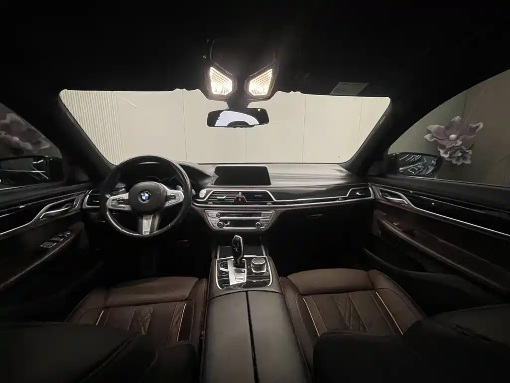 BMW 7 Series 2019 — фото 12