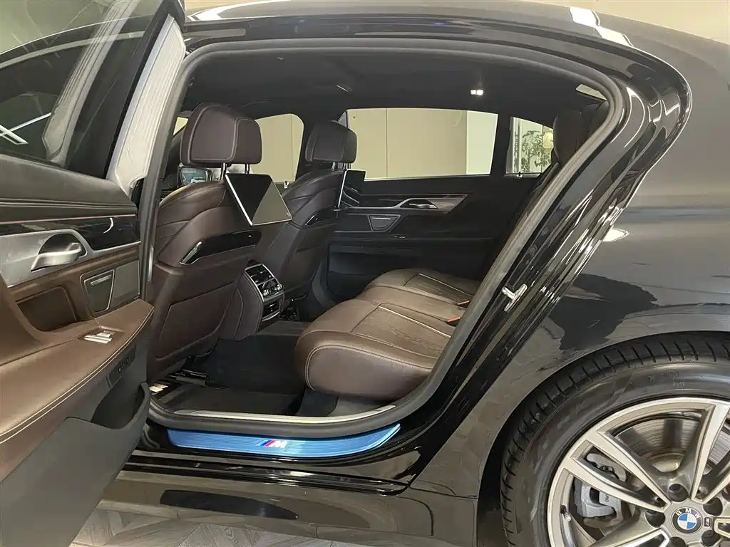 BMW 7 Series 2019 — фото 18