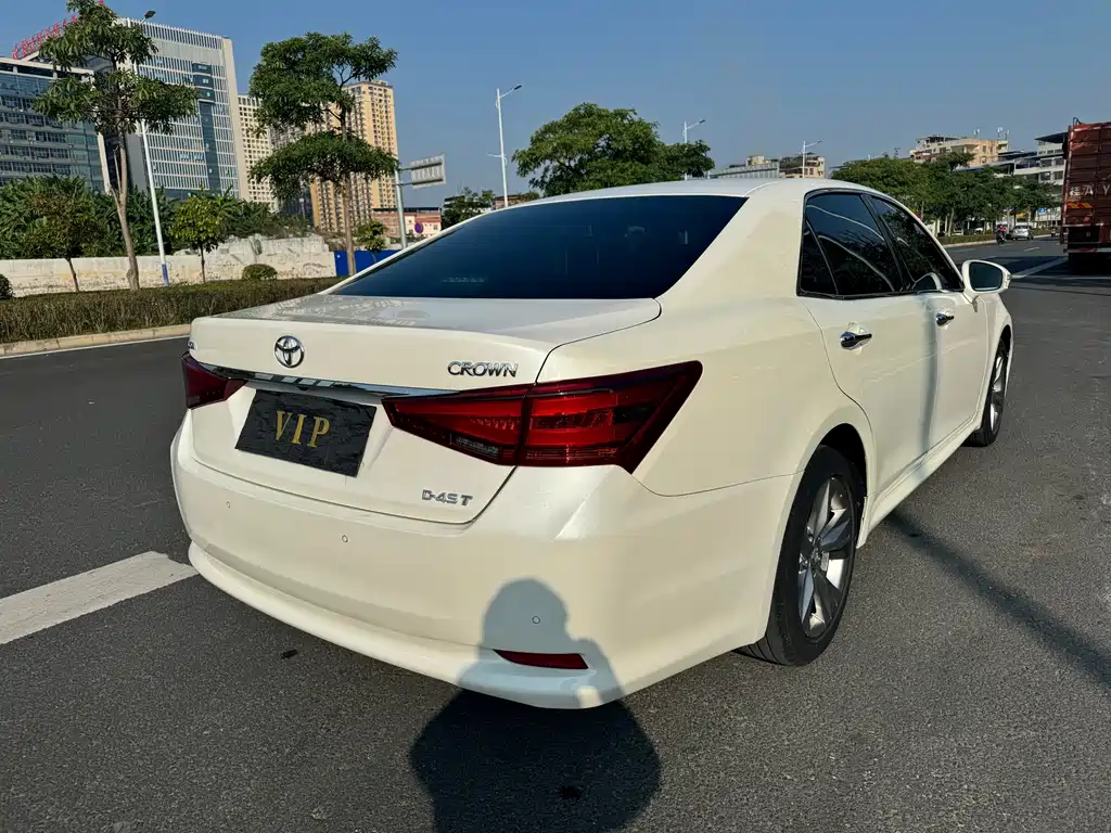 Toyota Crown 2016 — фото 5