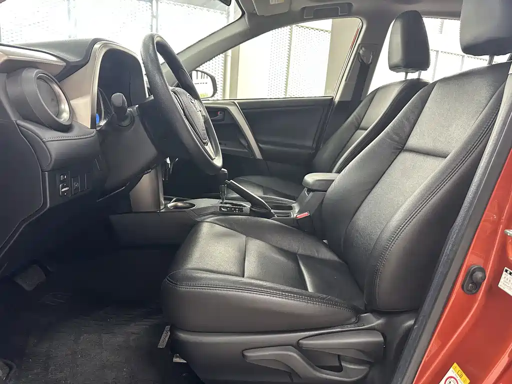 Toyota RAV4 2016 — фото 4