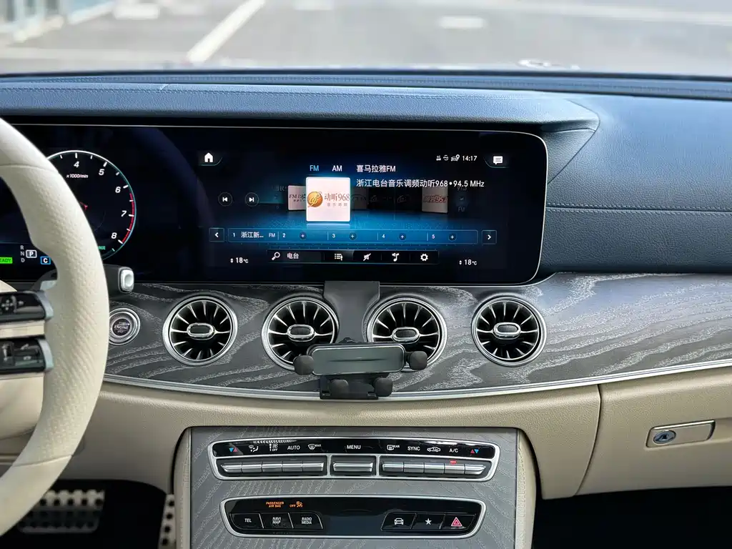 Mercedes-Benz E-Class 2021 — фото 12