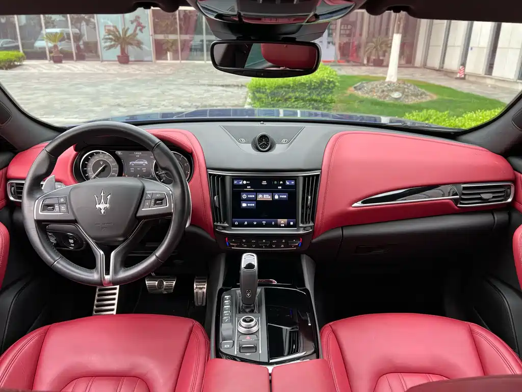 Maserati Levante 2023 — фото 15