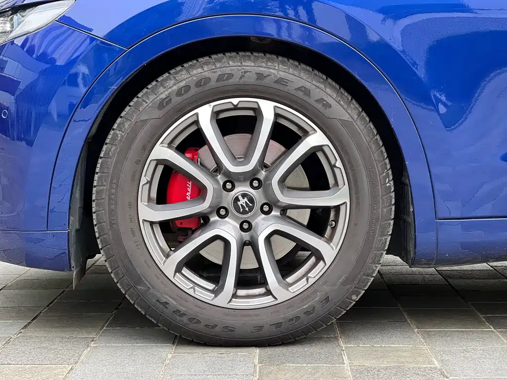 Maserati Levante 2023 — фото 8