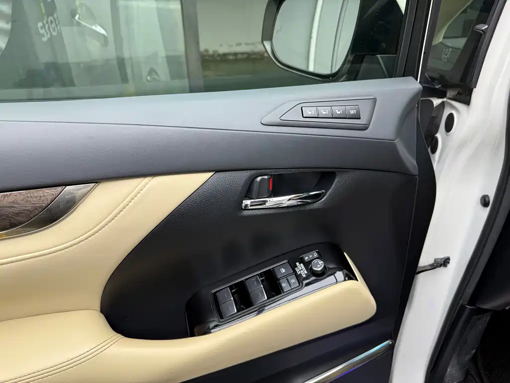 Toyota Alphard 2021 — фото 11