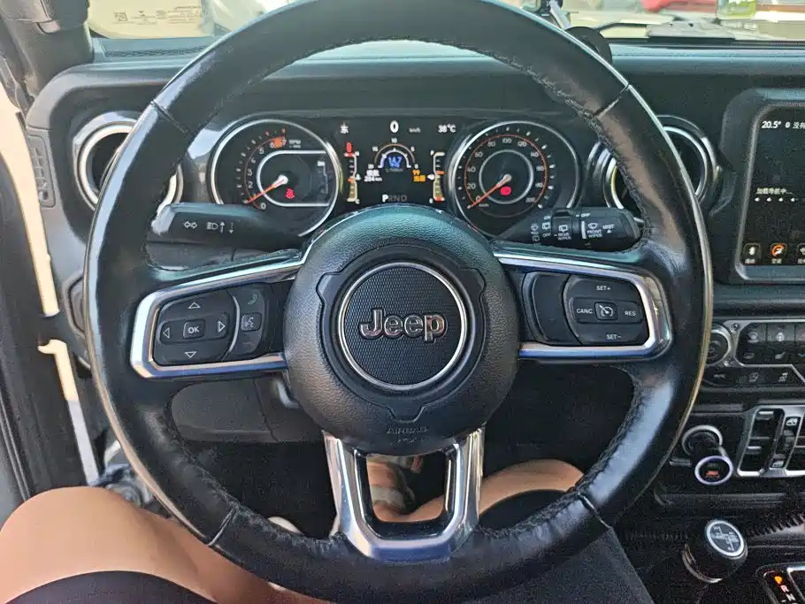 Jeep Wrangler 2023 — фото 14