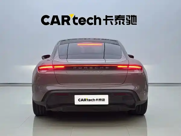 Porsche Taycan 2021