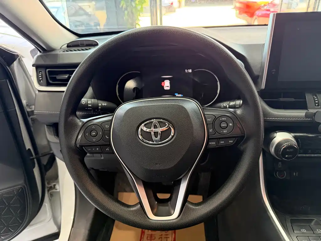 Toyota RAV4 2021 — фото 10