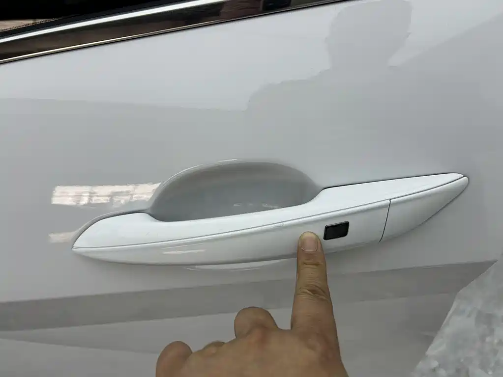 Hyundai Elantra 2023 — фото 10