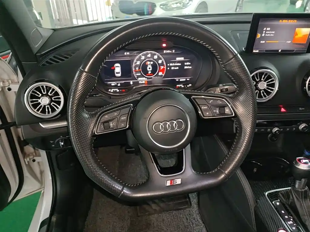 Audi S3 2018 — фото 11