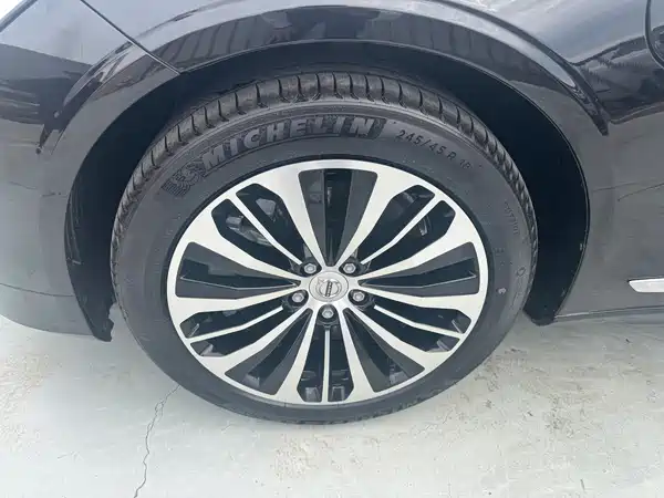 Volvo S90 Plug-In Hybrid 2025