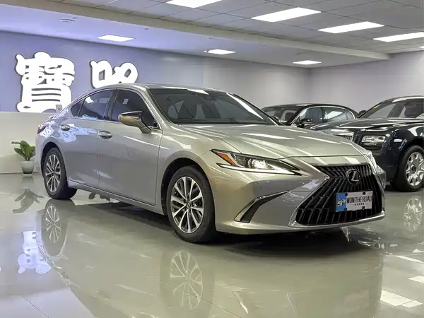 Lexus ES 2023