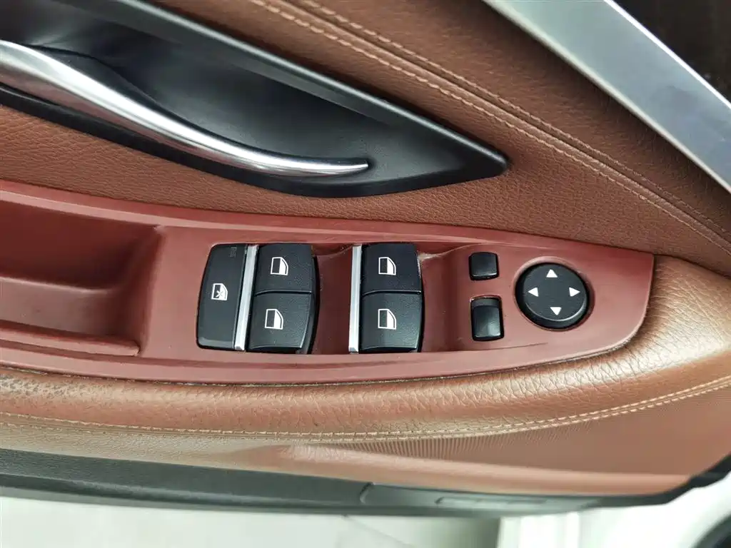 BMW 5 Series 2014 — фото 9