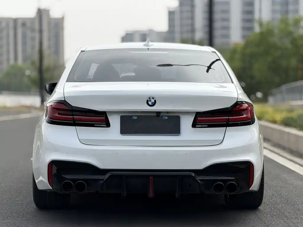 BMW 5 Series 2018 — фото 9