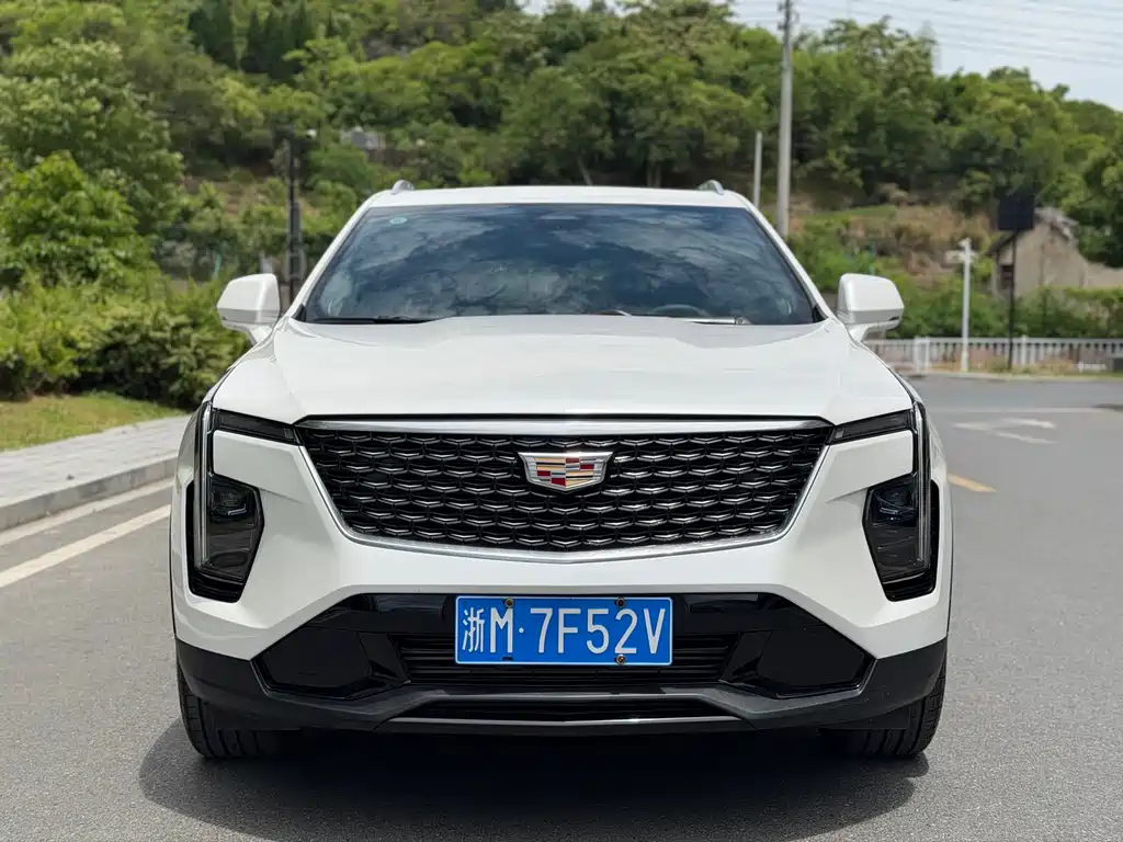 Cadillac XT4 2025 — фото 2