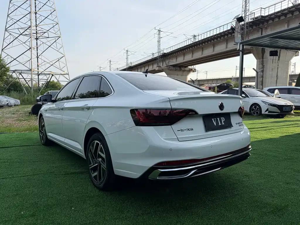 Volkswagen Sagitar 2022