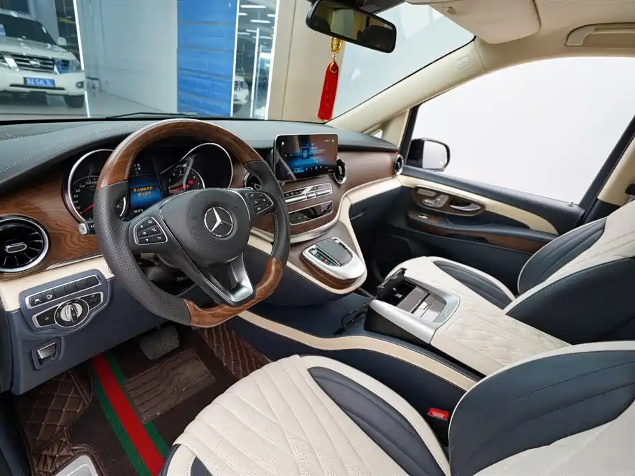 Mercedes-Benz V-Class 2023 — фото 3