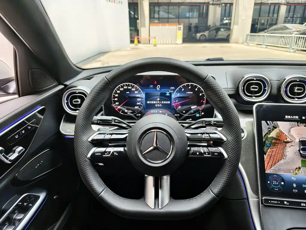 Mercedes-Benz C-Class 2025 — фото 15