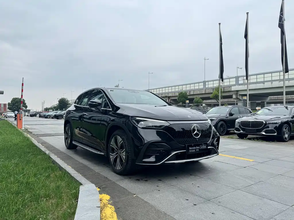 Mercedes-Benz EQE SUV 2025