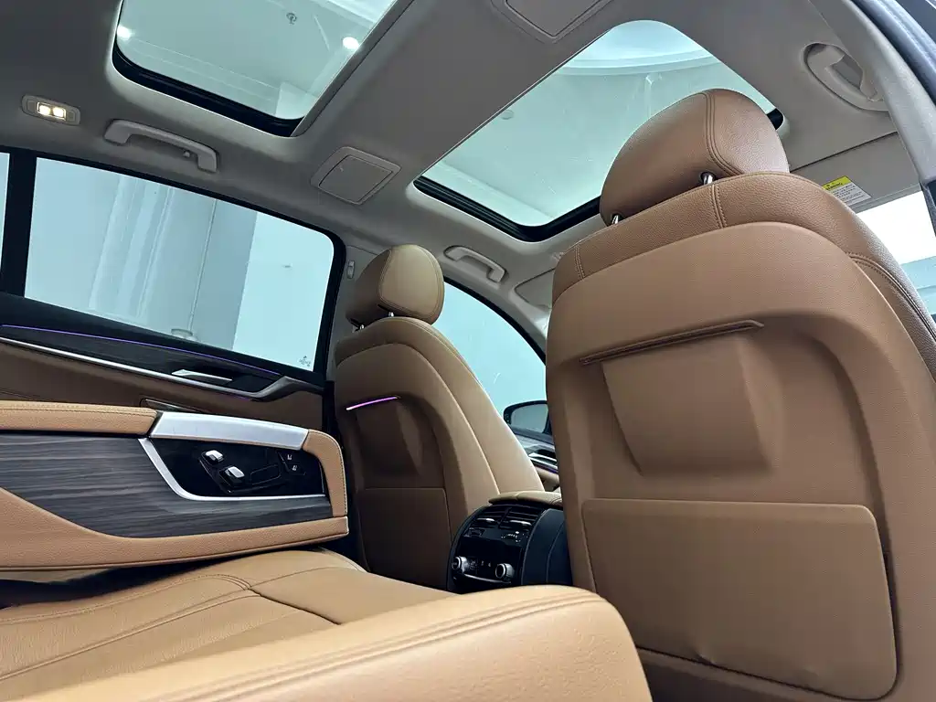 BMW 5 Series 2018 — фото 16