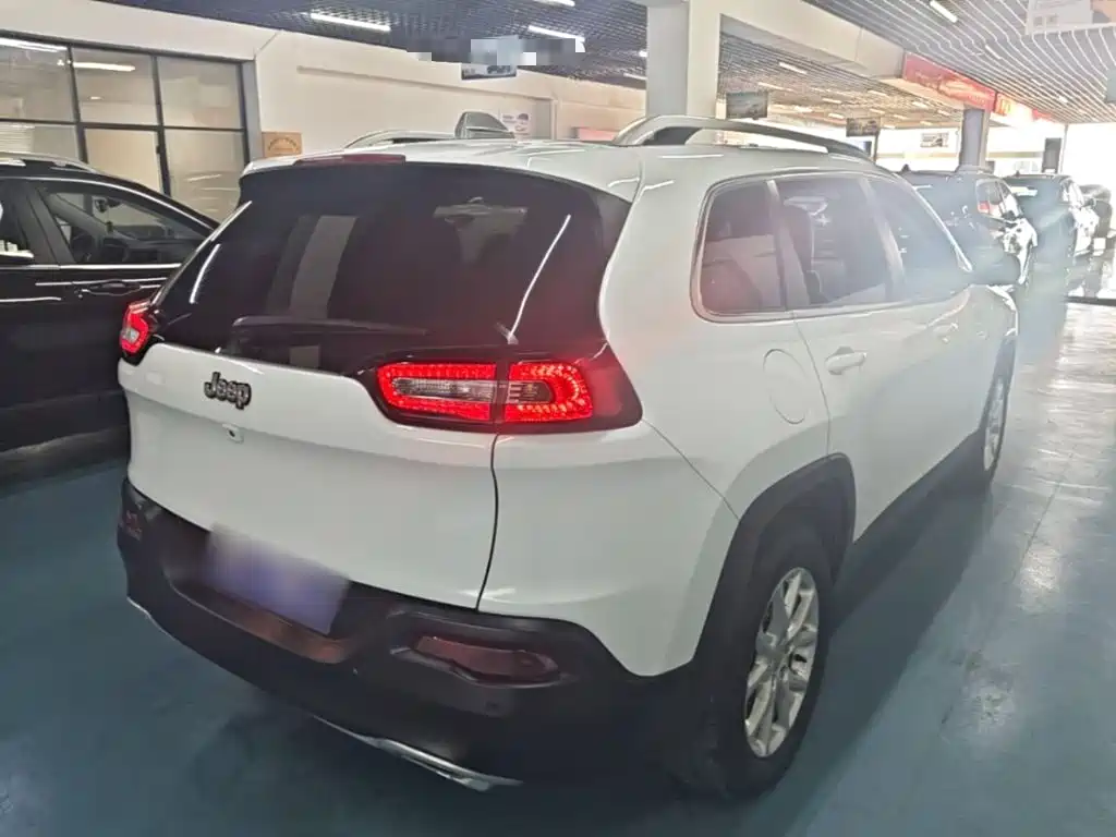Jeep Cherokee 2018 — фото 7