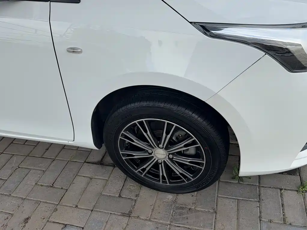 Toyota Yaris L 2019 — фото 18