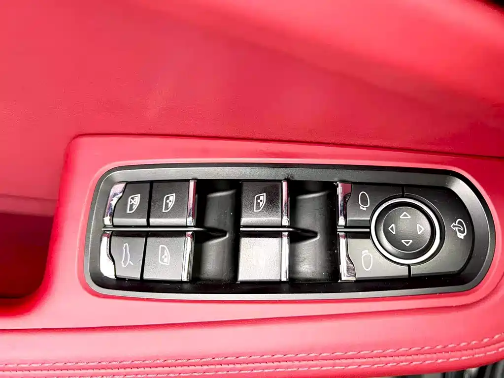 Porsche Macan 2022 — фото 16