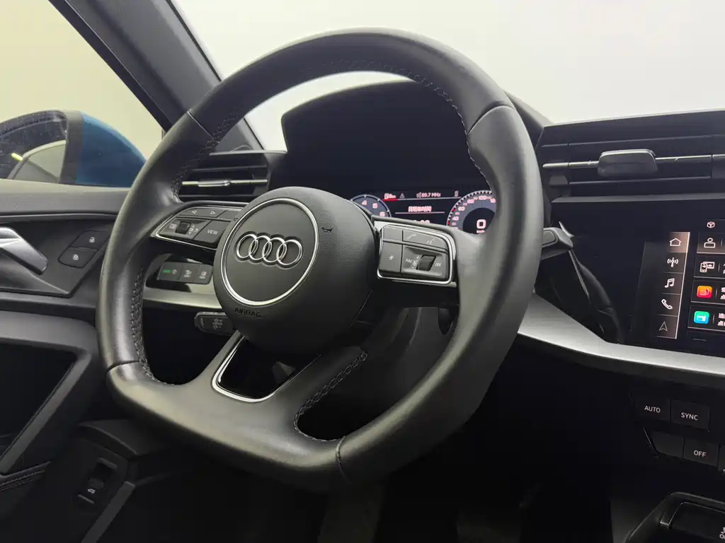Audi A3 2023 — фото 13