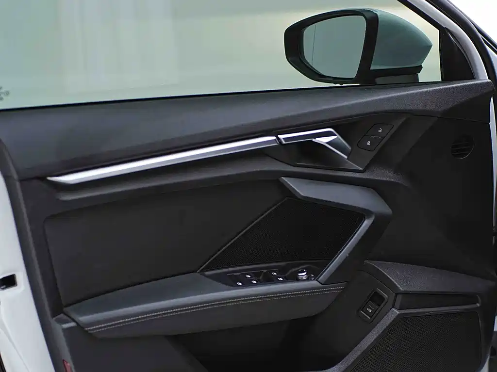 Audi A3 2023 — фото 18