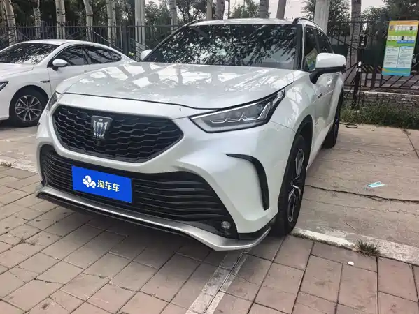 Toyota Crown Kluger 2022