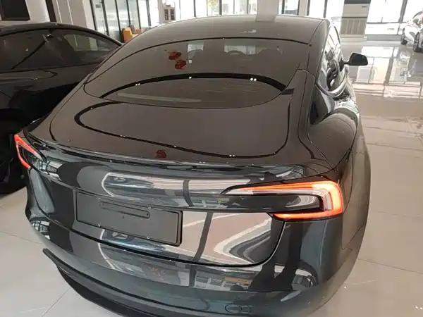 Tesla Model 3 2024