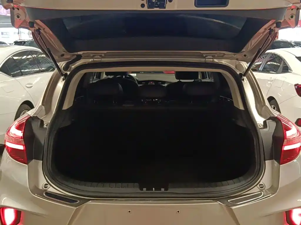 Geely Emgrand GS 2019 — фото 19