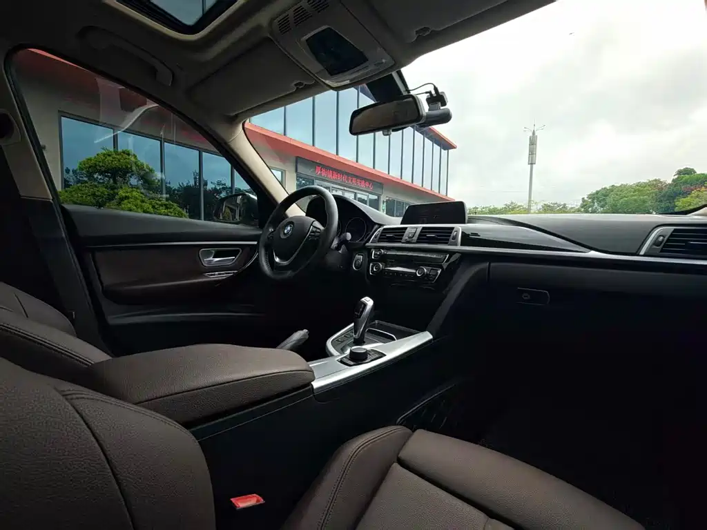 BMW 3 Series 2017 — фото 12