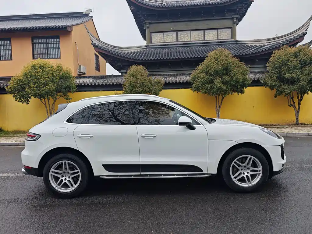 Porsche Macan 2019 — фото 10