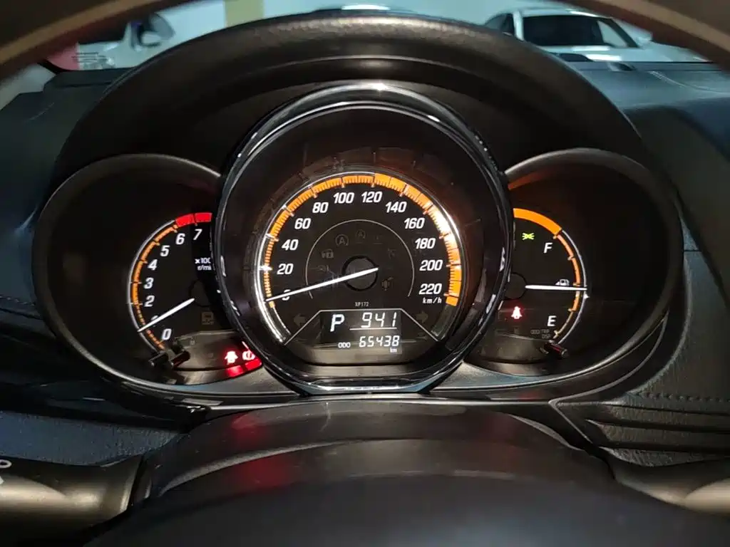 Toyota Yaris L 2023 — фото 12