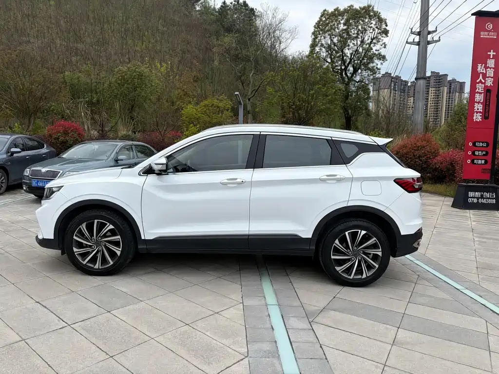 Geely Binyue 2019 — фото 15