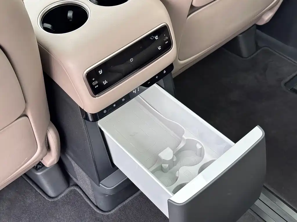 Li Auto Li MEGA 2025