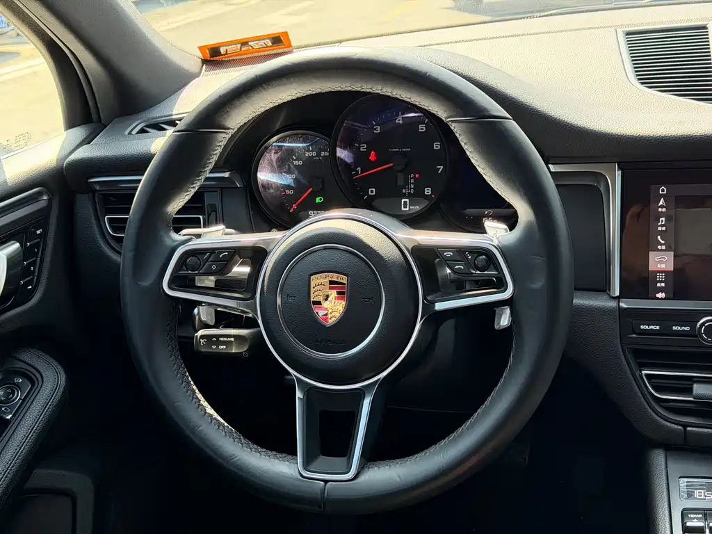 Porsche Macan 2018 — фото 18